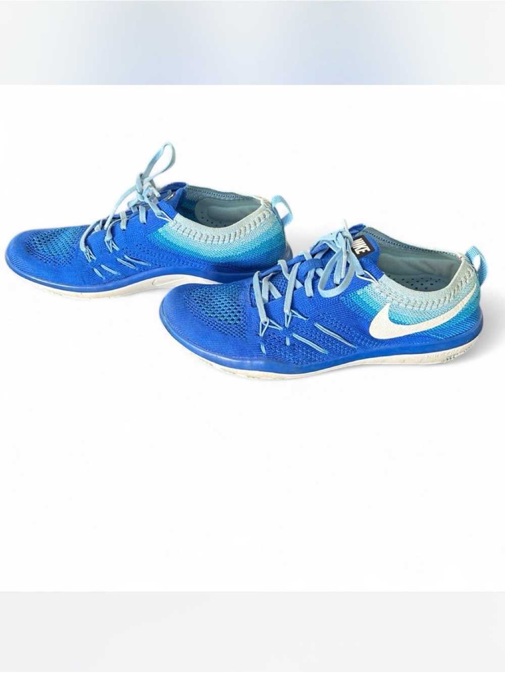 Very good condition Nike Womans Blue Knit Runners Athletic Sneakers